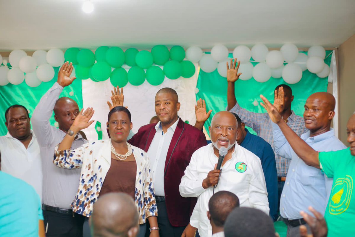 htv93's tweet photo. Pati Politik ASE enstale kowòdinasyon kominal nan vil Gonayiv yè Mèkredi 10 Jiyè 2024 la nan syèj sosyal pati a nan vil Gonayiv, kowòdinasyon sa a misyon l se pou remobilize manm pati a, entegre plis jèn fi ak gason fòme manm yo elatriye. #Htv93 #HtvJuil2024 https://t.co/YwPzzDh4Pz