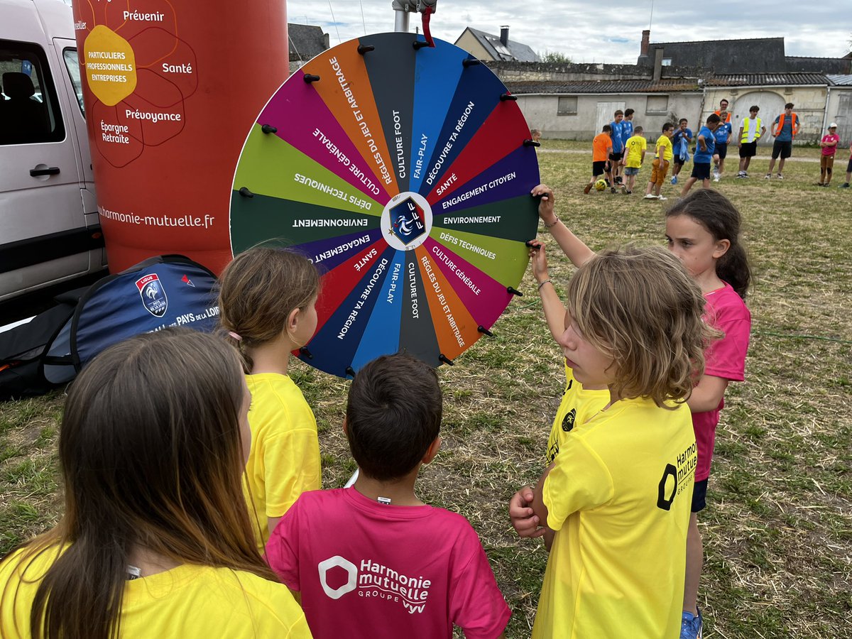 LigueFootLFPL's tweet photo. [Tournée #BeachVert]

🔥Après une belle étape hier à #StPhilbert, le record de l’édition 2024 est battu ce jeudi avec déjà 180 enfants à @VilledeBeaufort 👏 Merci @hmutuelle @CAAnjouMaine @pasquier_fr @apfhandicap 👌 https://t.co/dfOoTXnpvT