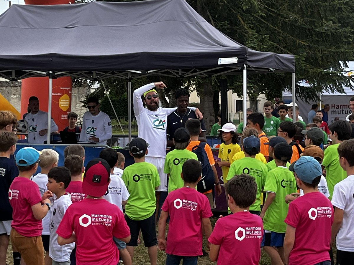 LigueFootLFPL's tweet photo. [Tournée #BeachVert]

🔥Après une belle étape hier à #StPhilbert, le record de l’édition 2024 est battu ce jeudi avec déjà 180 enfants à @VilledeBeaufort 👏 Merci @hmutuelle @CAAnjouMaine @pasquier_fr @apfhandicap 👌 https://t.co/dfOoTXnpvT