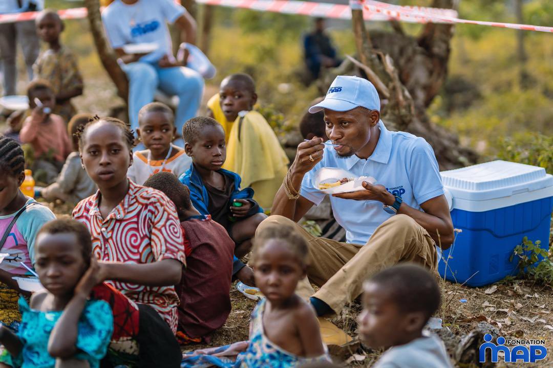 Les petites douleurs s’expriment mais les grandes douleurs sont muettes. Merci 🙏 à la Fondation MAP de compatir aux grandes douleurs non exprimées de déplacés de guerre dans la province du nord Kivu à Goma dans le camp de Himbi. 
<a href="/TshibwidMichael/">Michael Tshibwid</a> <a href="/FondationMap/">Fondation MAP</a> <a href="/PierrotKinama/">Pierrot Kinama</a>