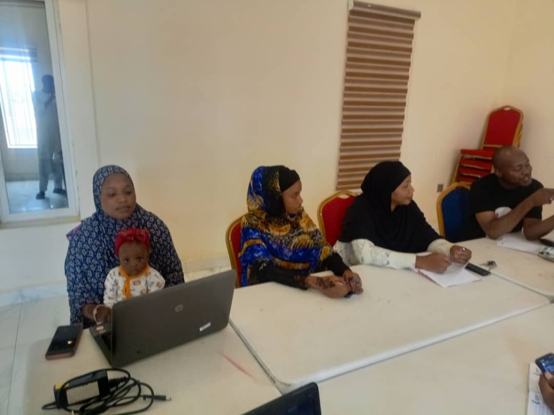 ICTAdvocates's tweet image. Our fact-checkers undergoing a refresher training on fact-checking techniques and tools. 

Be sure to always verify information  before you share

@YZYau @teemerh_beekay @hamzaish @Zainab_SUM @s_suhailu @ibrasulai @SalakoYesmin @MubarakshehuD @Aminuwali98 @JudithCaleb_JCB
