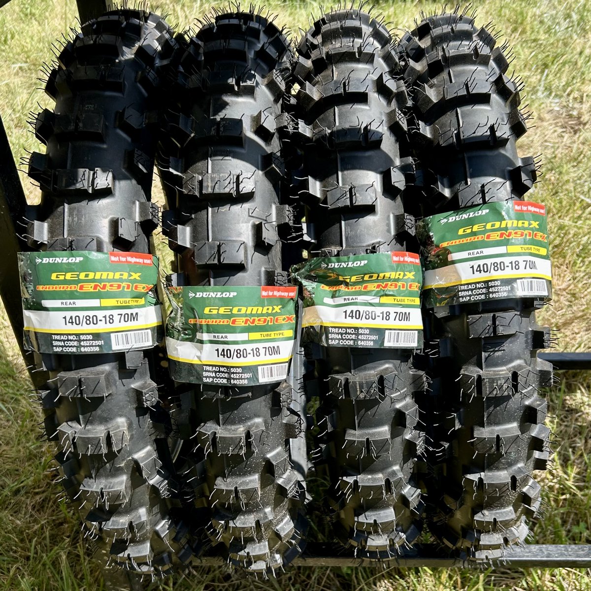 The Dunlop Geomax EN91EX A hard enduro gummy tire for rocks, roots 