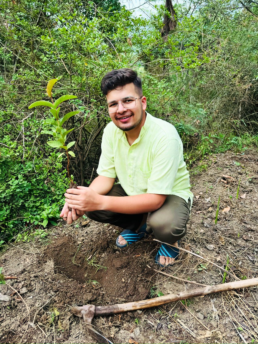 dikshantPS's tweet photo. "Ek Paudha Maa Ke Naam" 🌿
(A sapling in the name of Mother)

Let's celebrate nature, one tree at a time! 🌳🌎 

Plantation done by Dikshant Sharma at Distt. Solan (H.P)

#VanMahotsav2024 #vanmahotsav #EnvironmentalJustice #nature #PlantForMother #Plantation #youth #EarthDay https://t.co/objeyUf78e