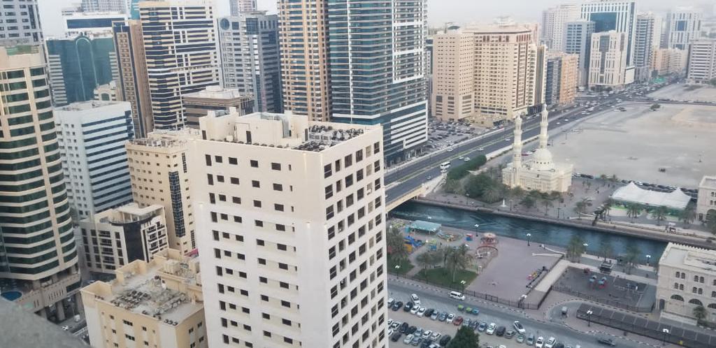 المنطقة بتحديد: ورسان 4
السعر: 45 مليون
مصاريف الصيانة : 200 الف سنوي
عمر البناء : 5 سنوات
تقع على كم شارع: شار واحد 
نوع التكيف : الريم تكييف مركزي
الدخل الحالي بتحديد: 3,5 مليون سنوي
بيسمنت ارضي وسبع طوابق 
52 استديو
47 غرفة وصالة 😍 التواصل حصرا وتس اب
للجادين فقط