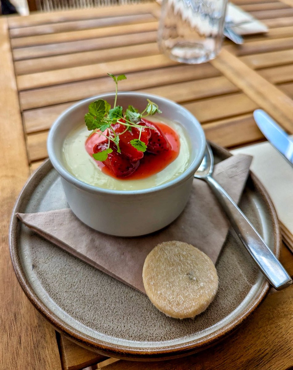 noahsbristol's tweet photo. Weโve got a new summer pud to celebrate some sunshine! ๐ Lemon posset, strawberry compote, with buttery shortbread on the side. Best enjoyed out on the terrace - available for walk-ins!
#lemonposset #puddinglovers #bristoleats https://t.co/5FQxJRfUae