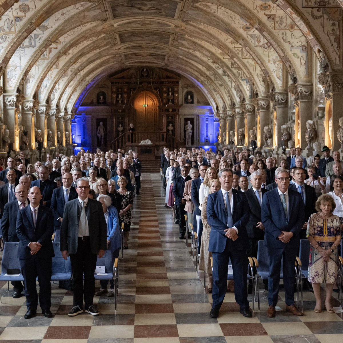 Auszeichnung unserer Besten mit dem Bayerischen #Verdienstorden im Antiquarium der Münchner Residenz: Heute wurden unter anderem Sepp Maier, Georg Hackl, Vanessa Hinz, Alexandra Burghardt, Franziska Preuß, Wolfgang Fierek, Thomas Brunner, Günther Felßner und Oliver Zipse mit