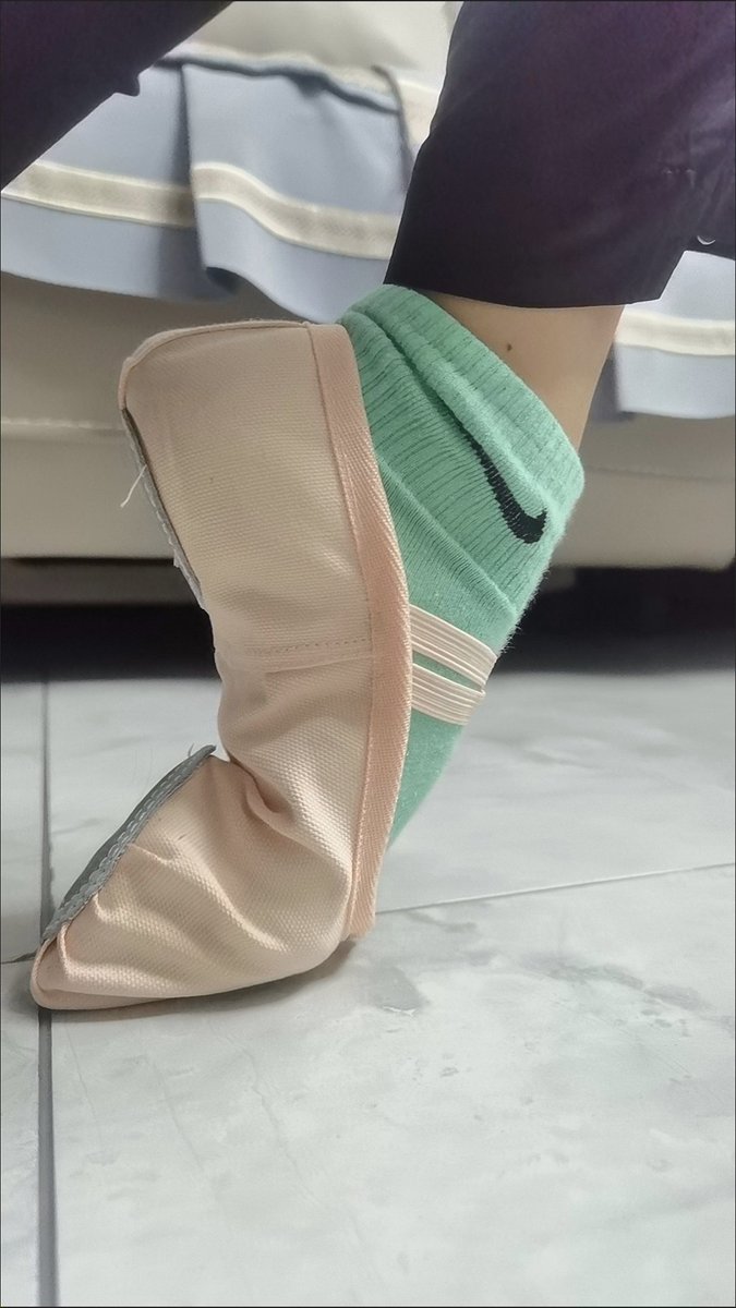 luku199034's tweet photo. student dancer 
dancing shoes and socks https://t.co/e5YgRqttbd