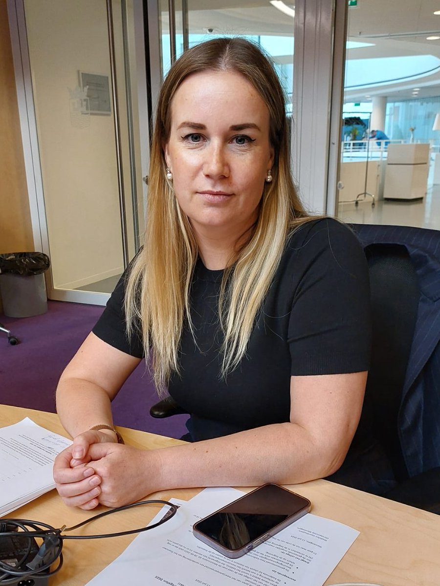 Nieuwegeinse Raad (@raadngein) on Twitter photo Fractievoorzitter <a href="/MadelonVoorthu/">Madelon Voorthuijsen</a> is aan het woord namens de ChristenUnie. Kijk mee via NieuwegeinseRaad.live/Stream1!
#Nieuwegein #politiek #democratie Fractievoorzitter <a href="/MadelonVoorthu/">Madelon Voorthuijsen</a> is aan het woord namens de ChristenUnie. Kijk mee via NieuwegeinseRaad.live/Stream1!
#Nieuwegein #politiek #democratie