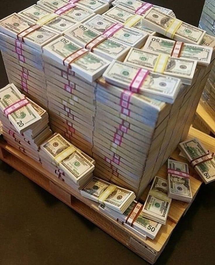 SafiaQu's tweet photo. Food sex and money life is good 🫦💋👅🌹🌹💄👠🐷😈🍆🔥🔥 https://t.co/LOgVyzt8Yx