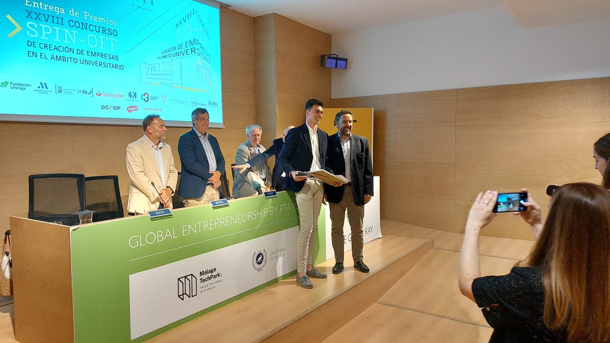 Enhorabuena a los 10 proyectos ganadores del XXVIII #SpinOffUMA: Albor Space Systems, EduScape, AdaptIA Vida, Comienzos, Familiones, Roomate Community, SunDrop, Sirenic Editorial, Stardust y Precision Oriented Design. Nuestro gerente, <a href="/francisalasm/">Francis Salas</a>, ha entregado el premio a Albor