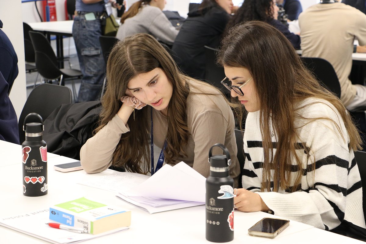 bucksmore_edu's tweet image. WELCOME TO SUMMER | An exciting visit to Oxford International College! Yesterday, we had the pleasure of visiting Oxford International College to see the students on the Advanced University Preparation Programme.