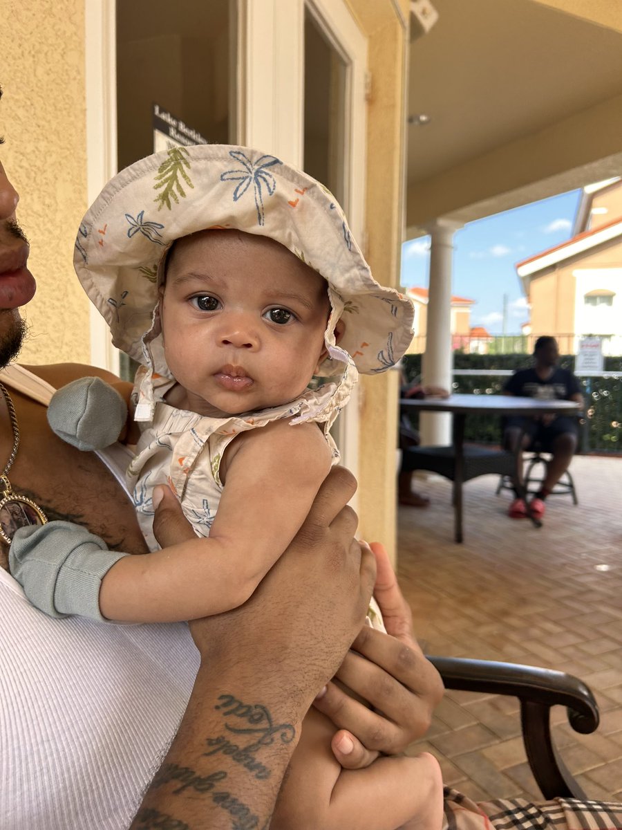 RonFor_3's tweet image. Daddy’s Girl ☘️