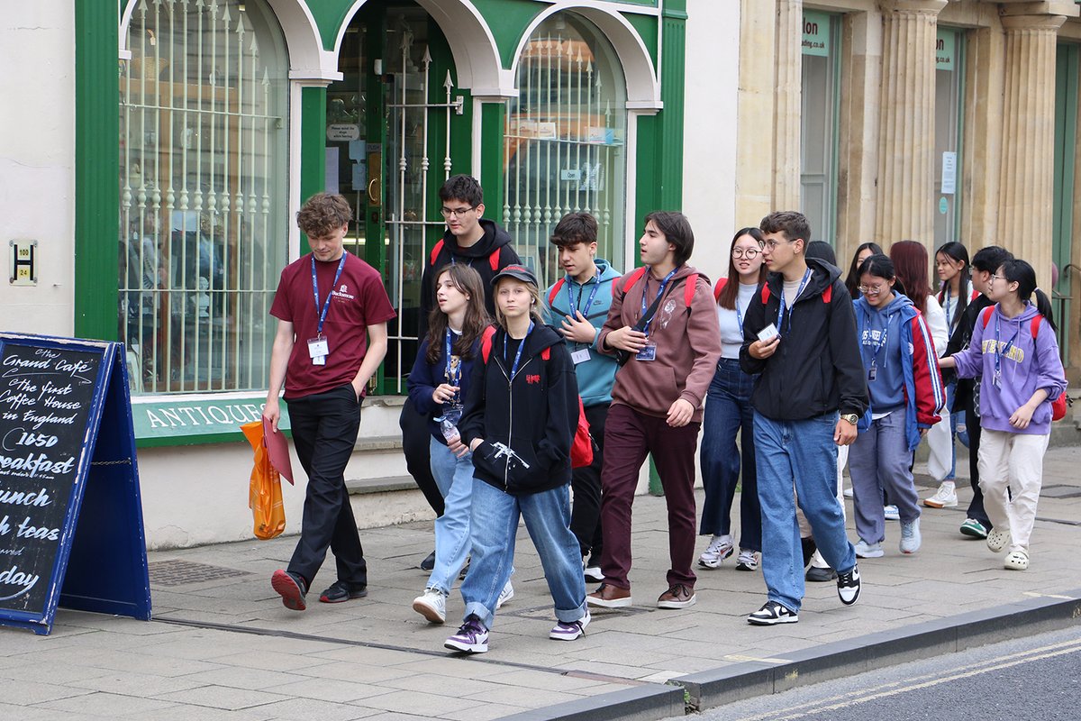 bucksmore_edu's tweet image. BUCKSMORE SUMMER | An unexpected meeting with our St Hilda's students. Earlier in the week, while visiting OIC Oxford, we unexpectedly bumped into our St Hilda's students returning from their city tour. #summerschool