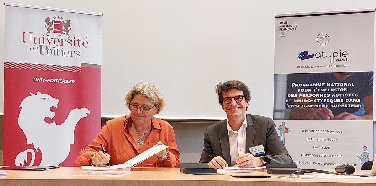 ✍️ Signature de la charte #AtypieFreindly avec <a href="/b_monthubert/">Bertrand Monthubert</a>. Un programme pour améliorer l'accessibilité de l'université aux personnes neuro-atypiques. 
<a href="/UnivPoitiers/">Université de Poitiers</a> poursuit son travail pour renforcer l'inclusion dans toutes les dimensions de la vie étudiante.