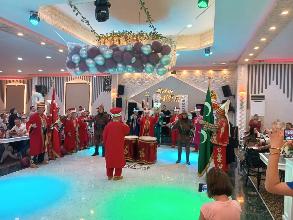 TeksifSen's tweet photo. ZORLUTEKS TOPLU SÜNNET TÖRENİ YAPILDI
#Zorluteks #Korteks #Tekstilİşçileri #EkmekBarışÖzgürlük #SendikalHaklar #YaşasınTeksif https://t.co/PqMIFBDe4f