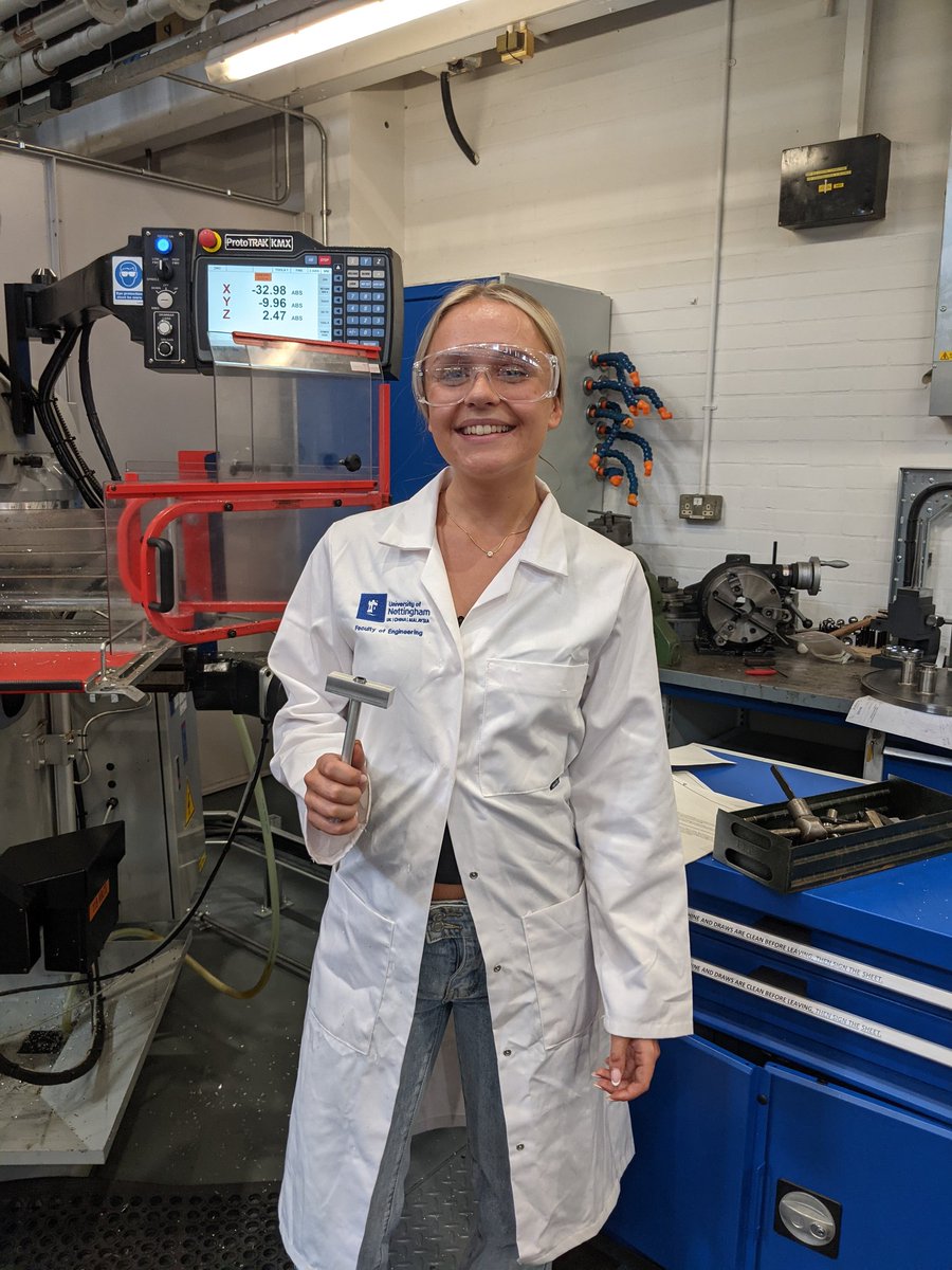 DrLizBish's tweet photo. Yesterday I had great fun in the workshops teaching our @UniofNottingham degree apprentices how to use the lathe and mill. It was good to be back doing some hands on!
#DegreeApprentice #ElectroMecahnical #Engineer #SkillsForLife #Apprentice #Workshop https://t.co/hLsrzcqf4Y