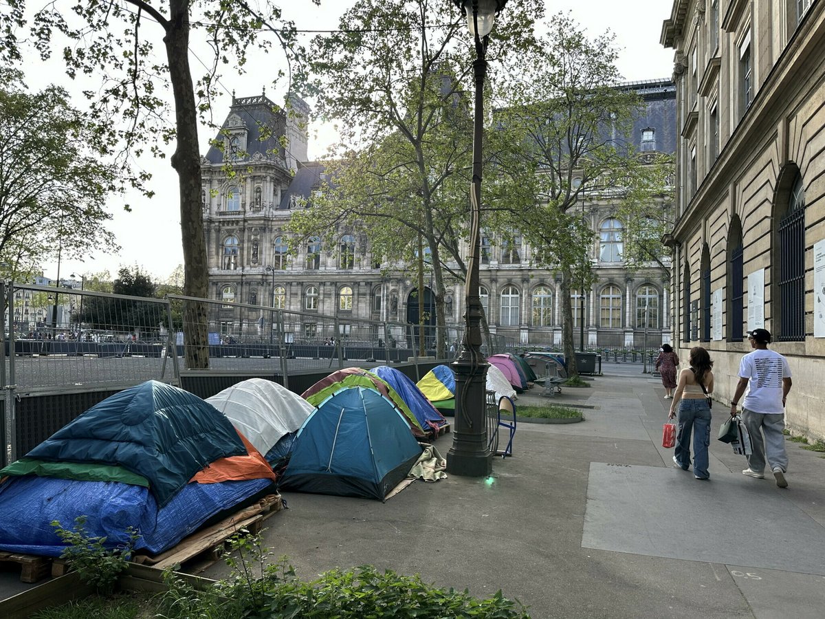 LeParisien_75's tweet photo. Paris 2024 : comment les Jeux vont bouleverser le quotidien fragile des personnes sans abri
➡️ https://t.co/ugCAMdYKUT https://t.co/5m5IcyBx6t