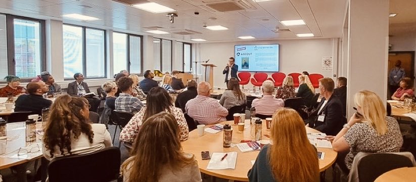 It a wrap! Today’s #futureofwork event at <a href="/SolihullCollege/">Solihull College & University Centre</a> was a tub-thumping triumph. Massive well done to Susie Ankrett <a href="/plumexecutive/">Susie Ankrett</a> &amp; team. Pleased to get good discussions going on back of my #MegaTrends_MicroLens talk &amp; great feedback after. Big thanks to all participants!