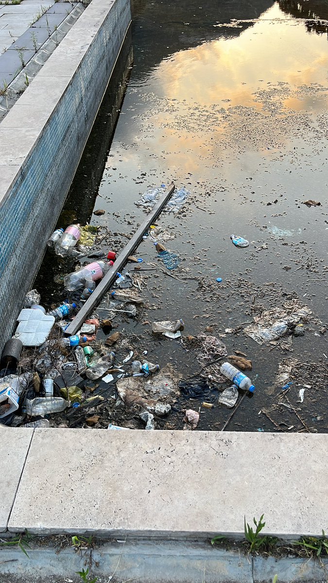 Çevre ve temizlik dersinden ya kaldınız yada okuldan kaçtınız. Bu ülkenin evladı olarak bu görüntülerden utanıyorum…