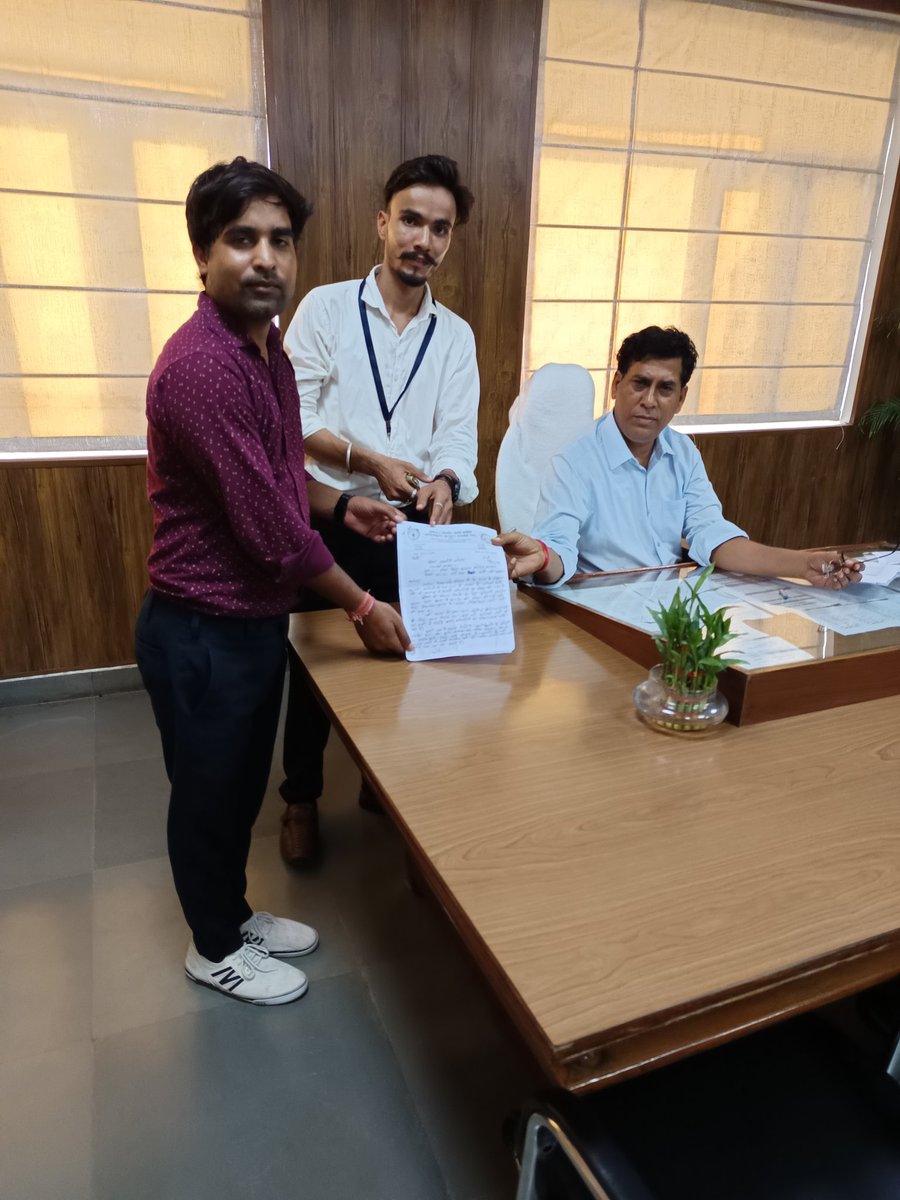 contractual_emp's tweet photo. श्रीमान अतिरिक्त जिला collector सर को CM के नाम ज्ञापन #RLSDC https://t.co/qkggnwfuWe