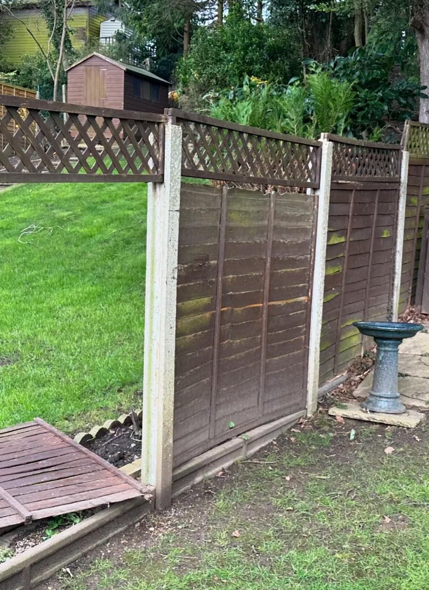 CountrySupplie's tweet photo. Browns Building Services completed a stunning fence panel transformation using our Closeboard panels, concrete posts and gravel boards 🌿

Closeboard Panel prices from £36.25 +VAT each. https://t.co/Bhyt1qPsN2