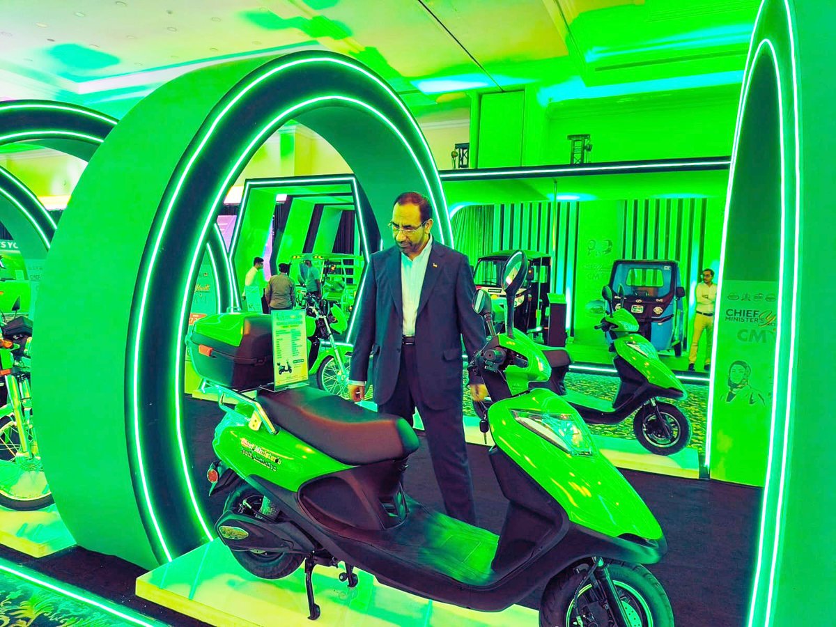IRCC_LAHORE's tweet photo. Dr. Masoudi, DG Khana Farhang Iran-Lahore met Punjab Government officials at the Transport and Masstransit Department's event showcasing eBikes for students, E-Loader Rickshaw manufacturing, E-Bus agreements.
#TransportInnovation #GreenPunjab #KhanaFarhangIran #PunjabGovernment https://t.co/RudXqvMu1F