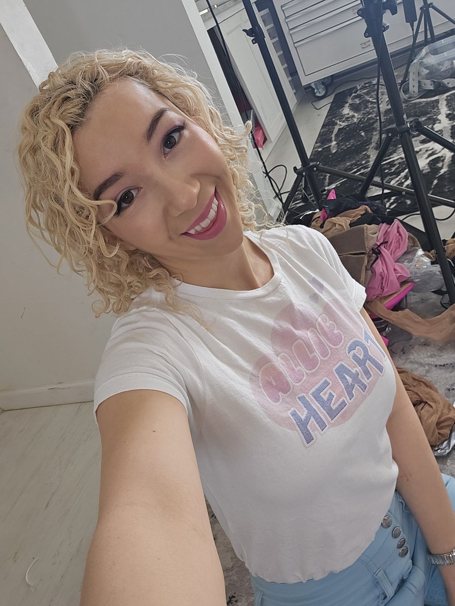 Loving this official Allie Heart merch (maybe not as much as what I'm wearing underneath)