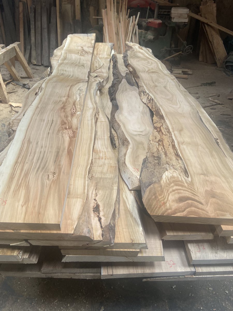 WenTimberCentre's tweet photo. A busy stock up today, with this lovely lot ready to go into the showroom. It contains Cherry, Ash, Sycamore, Oak and Sweet Chestnut 💚🌳#britishhardwoods #nativetimber #localtimber #hardwoodshowroom #southwales #southwest https://t.co/v8wwFNDPHb