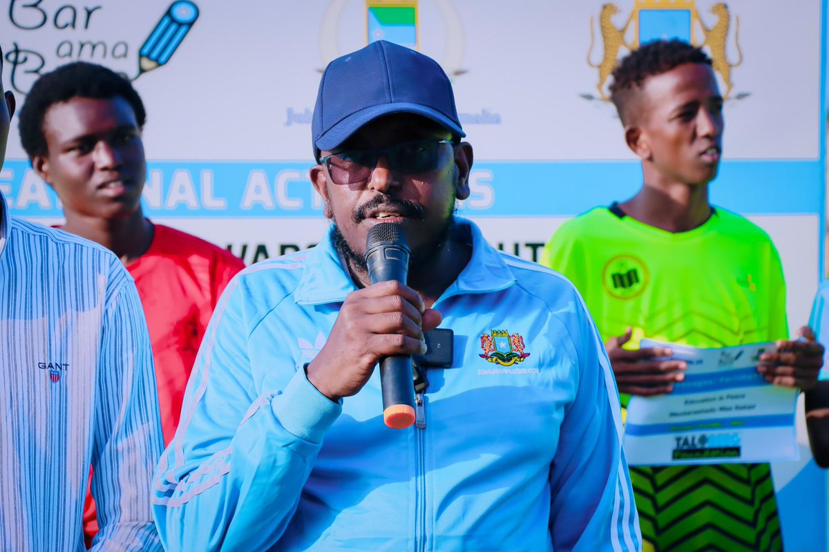 TalobeegF's tweet photo. Speaches at the opening of the final match of youth tournament in Kismayo. https://t.co/dPH3xrRHSh