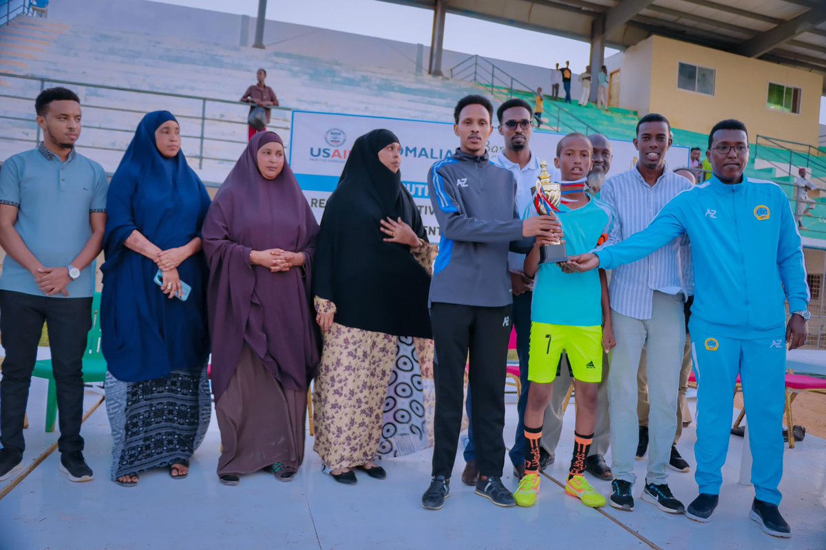 TalobeegF's tweet photo. Speaches at the opening of the final match of youth tournament in Kismayo. https://t.co/dPH3xrRHSh