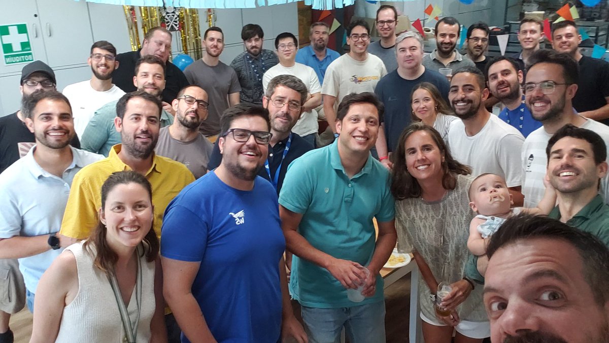 grande90210 tweet media