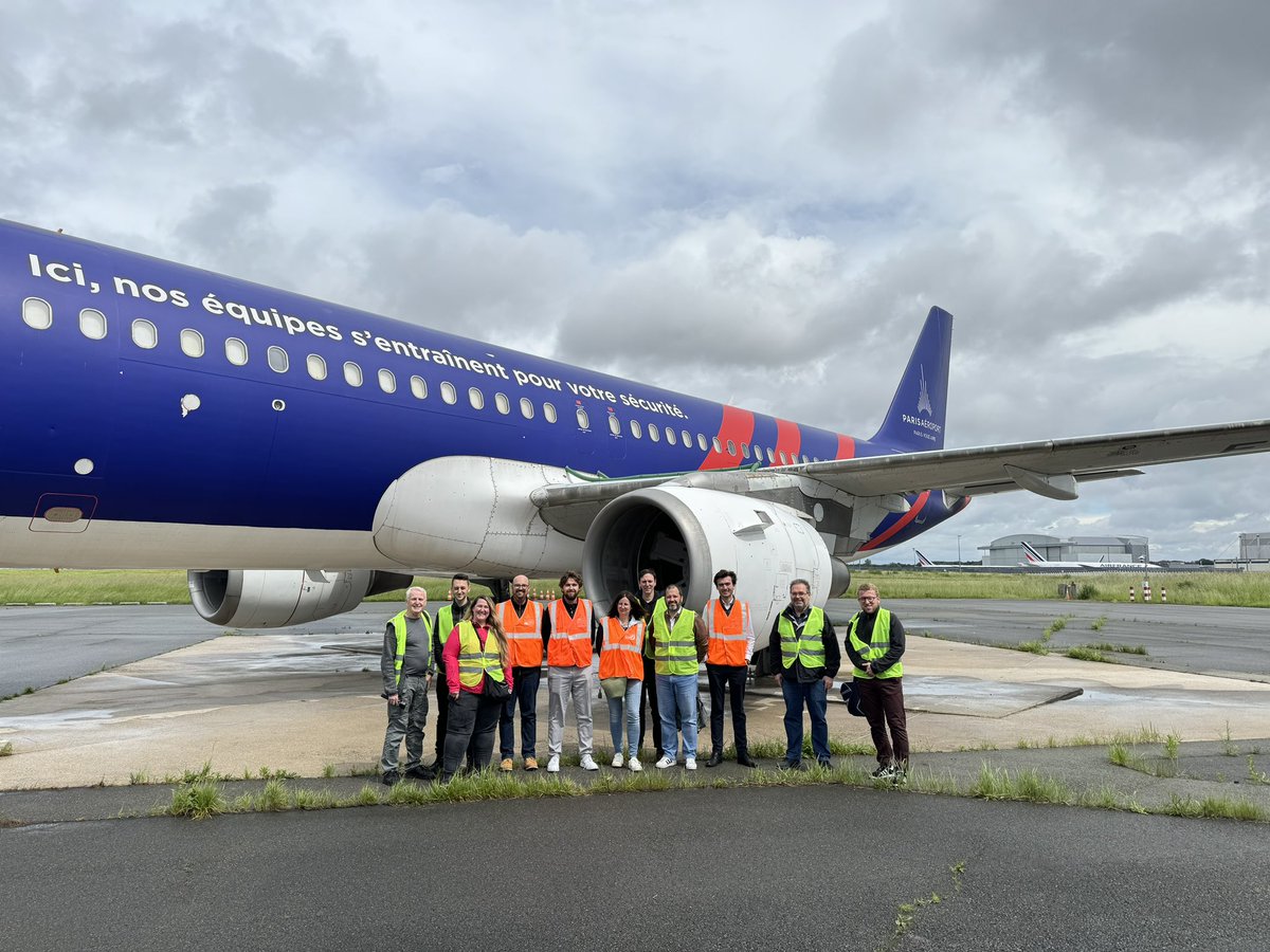 flight_report's tweet photo. [Thread] Il y a quelques jours, 10 membres Gold de Flight-Report ont eu la chance de vivre une journée exceptionnelle dans les coulisses de l’aéroport de Paris CDG grâce à @SingaporeAir et @ParisAeroport.

Retour en images ci-dessous ⤵️ https://t.co/zWj3awgjSo