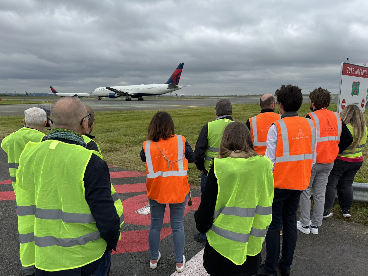 flight_report's tweet photo. [Thread] Il y a quelques jours, 10 membres Gold de Flight-Report ont eu la chance de vivre une journée exceptionnelle dans les coulisses de l’aéroport de Paris CDG grâce à @SingaporeAir et @ParisAeroport.

Retour en images ci-dessous ⤵️ https://t.co/zWj3awgjSo
