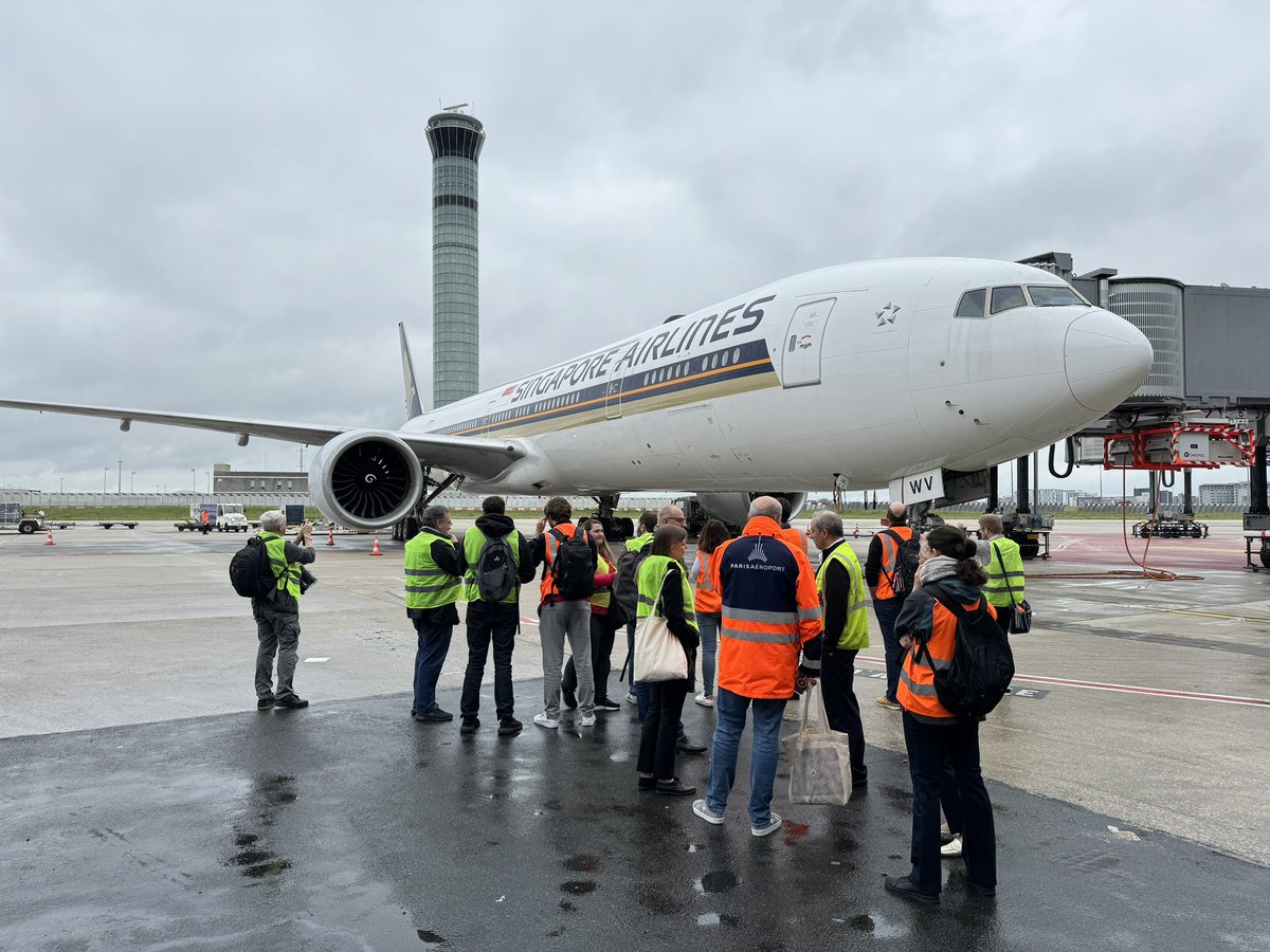 flight_report's tweet photo. [Thread] Il y a quelques jours, 10 membres Gold de Flight-Report ont eu la chance de vivre une journée exceptionnelle dans les coulisses de l’aéroport de Paris CDG grâce à @SingaporeAir et @ParisAeroport.

Retour en images ci-dessous ⤵️ https://t.co/zWj3awgjSo