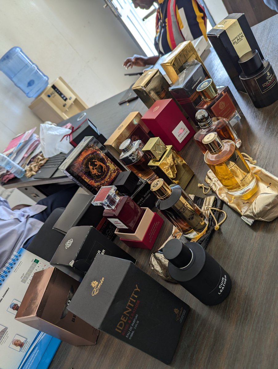 Présentation des parfums à un de nos clients !
