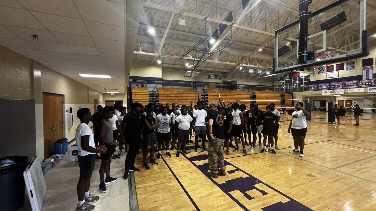 MillerGroveFB's tweet photo. It’s time to have some Wolverine style #WolverinePride https://t.co/Roy8XyNOzB
