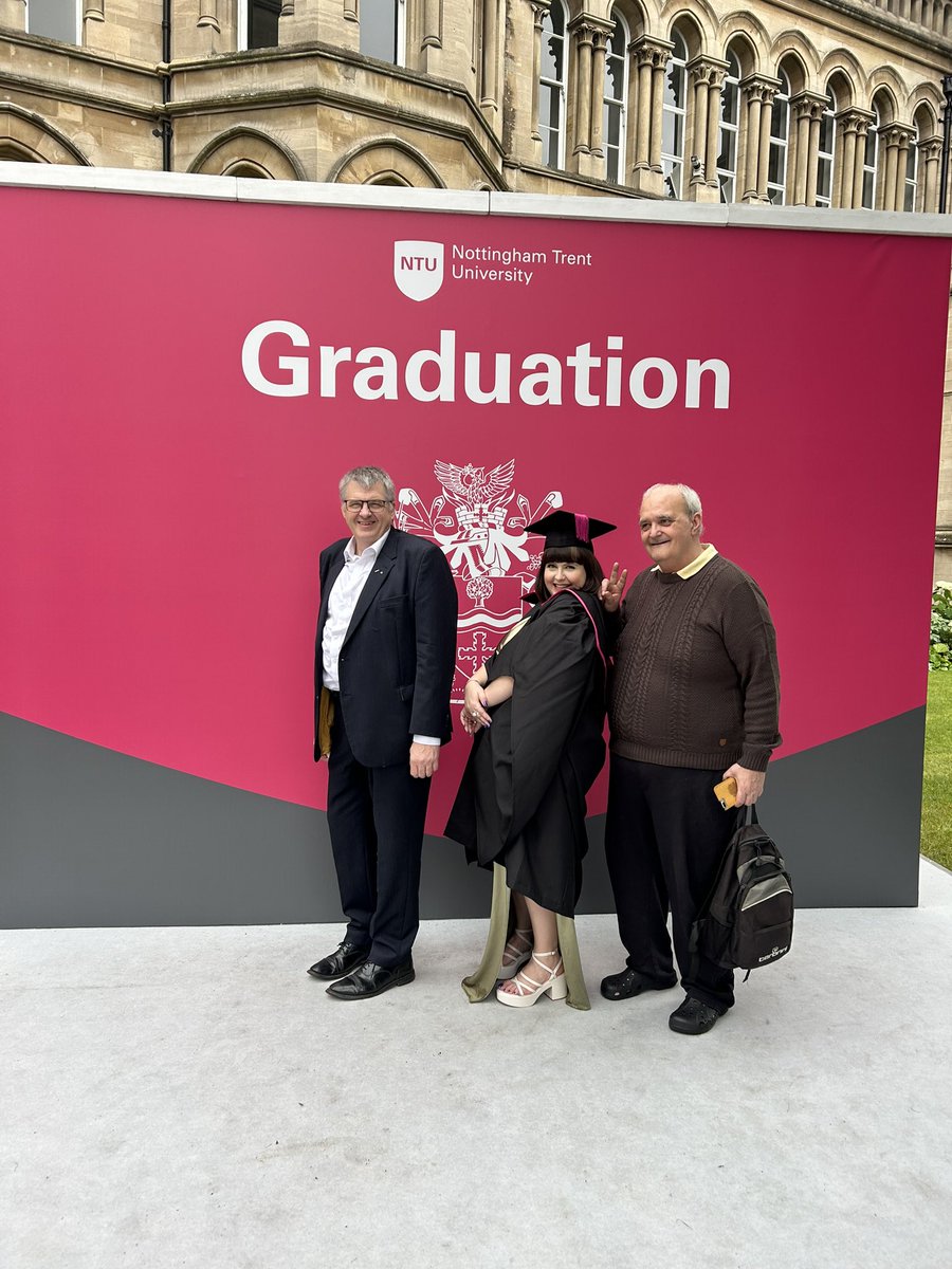 RachelleRubyF's tweet photo. There was a moment there where I was sure I wasn’t gonna finish my degree, after losing my mum &amp; hospital admissions for mental illness last year I really resigned myself to having had wasted three years of my life, but @TrentUni were so supportive. Thank u! #graduation #graduate https://t.co/RP7vnELYV1
