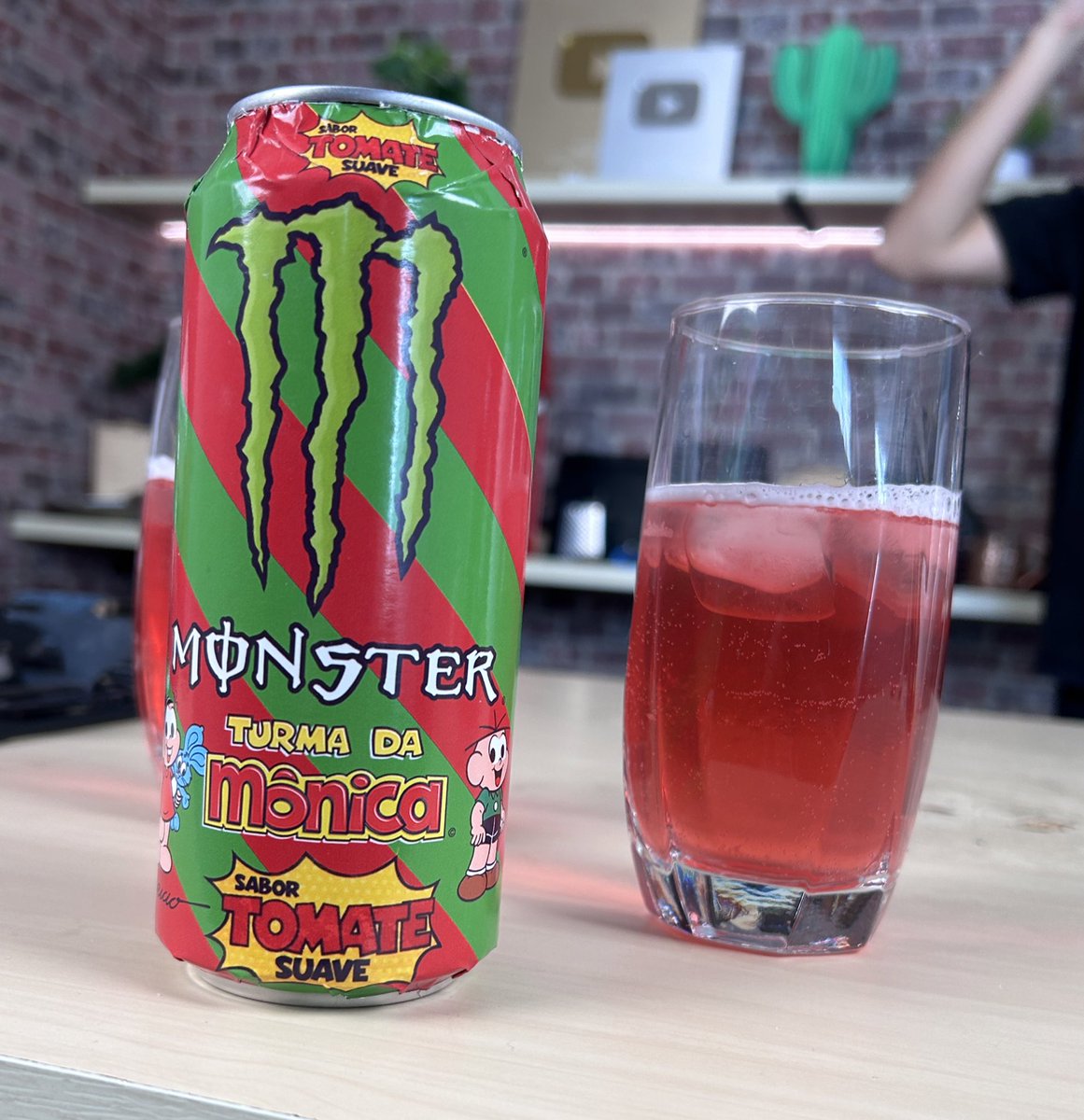 BadVibesMemes's tweet photo. mano não acredito relançaram o Monster de Tomate Suave da Turma da Mônica 😱 https://t.co/X5qQPpRi9R