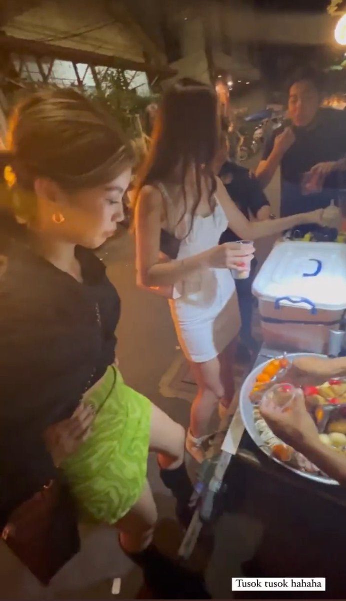 ILOVEMALOI's tweet photo. bini our filipino street food queens !!! https://t.co/LAlgz9STXX