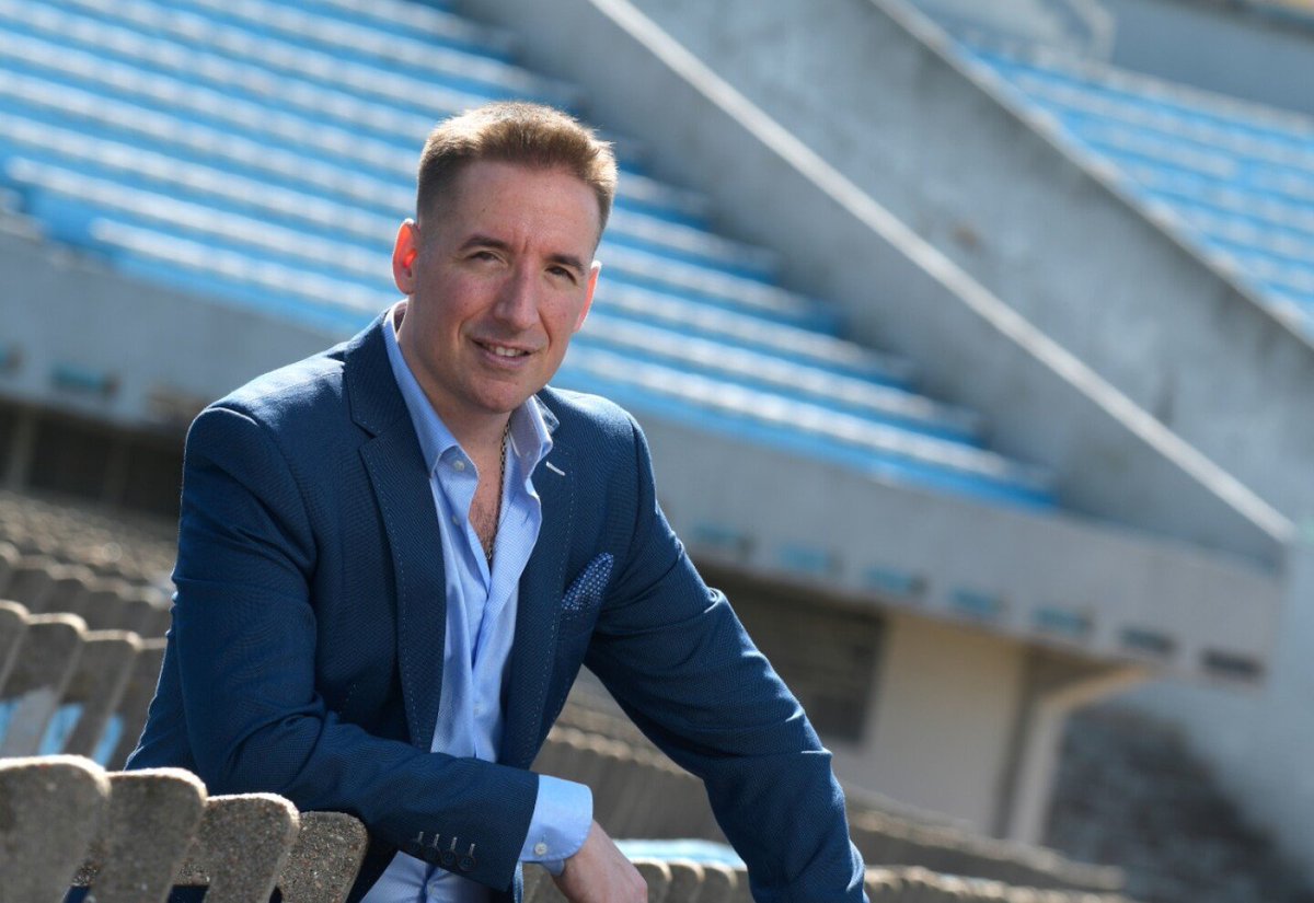 FuaElAlan's tweet photo. Que es esta moda de pegarle al mejor relator uruguayo del siglo? Hay gente aclamando al boludazo de Miranda, a Moar, Figueredo, muchachos sean serios por favor, la diferencia es abismal.

Resista RR, los verdaderos seguimos en el barco, y que lo lloren los nenazos. https://t.co/r6fMTnz1aF