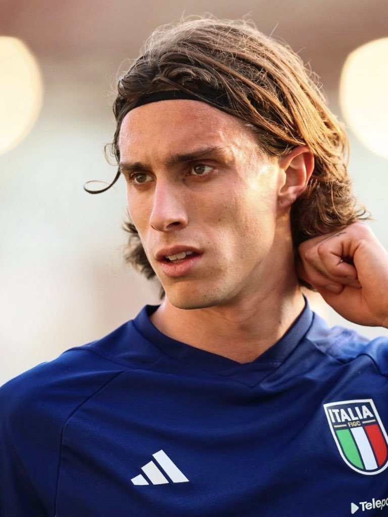 EduardoHagn's tweet photo. 🚨 JUST IN from @SkySport:

Arsenal's current offer for Riccardo Calafiori is €40m + €10m in bonuses (without) a sell-on clause. 💰

Bologna is asking for €50m + a sell-on clause. 💸

The defender is close to joining Arsenal. An agreement is being sought between clubs. 🇮🇹 https://t.co/gAQAgtqyVj