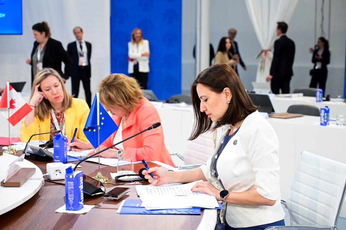 Ili_Ivanova's tweet photo. It’s a wrap! The @G7 Science &amp; Technology Ministers have adopted their declaration ➡️ https://t.co/ZfydddccbL

We are committed to working together on research security and integrity, on large infrastructures, on responsible AI in science &amp; on supporting Ukraine’s R&amp;I ecosystem. https://t.co/gHuQwTeuCk