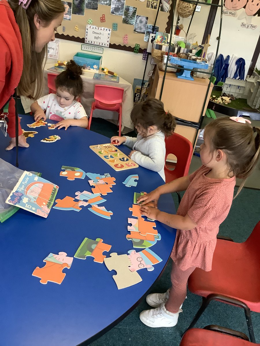 MorfaRhianedd's tweet photo. Bore blasu llawn hwyl a sbri i ddisgyblion newydd Medi 2024! Y plantos ffodus fydd yn cael eu magu yn ddwyieithog i gael dwbl y cyfleoedd.
A taster session for our September 2024 pupils! The luckiest children who are supporting bilingualism for double the opportunities. https://t.co/nmgQYj5O7G