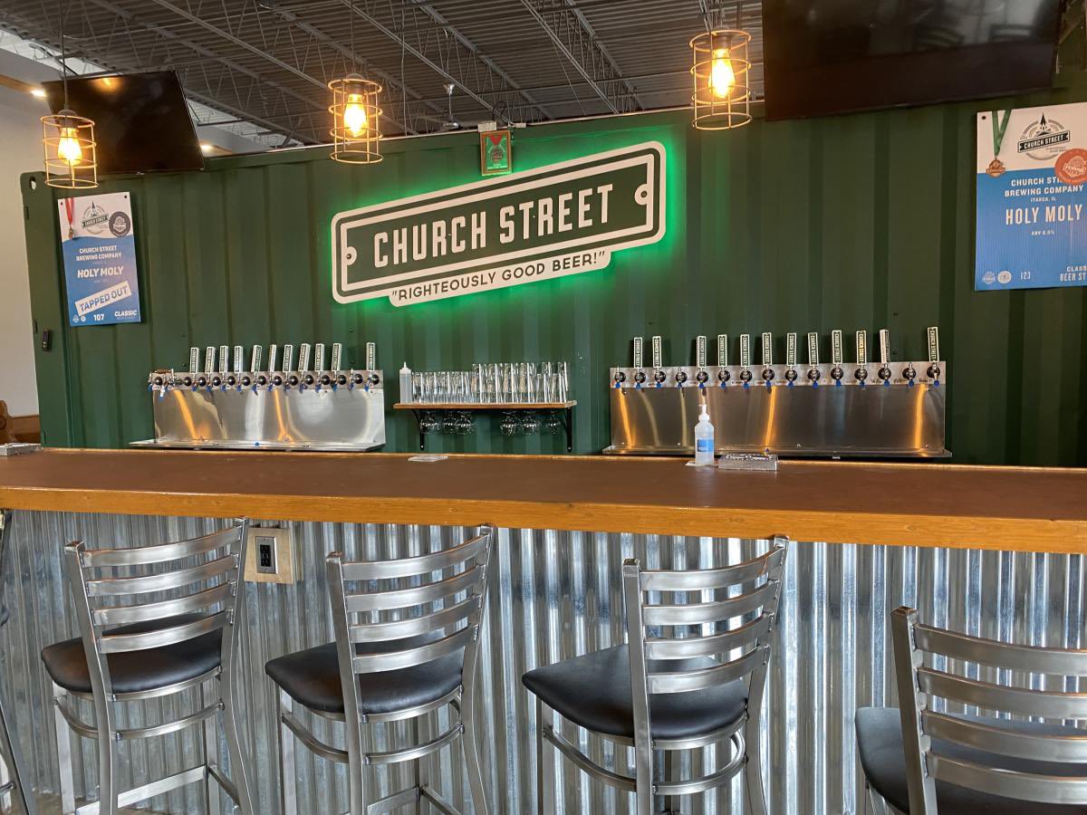 Stephen_Roto's tweet photo. We’re 3 days away from the #SFB14 Chicago Live Draft!

In the area and want to come hang out? Join us at @ChurchStBrew in Itasca this Sunday, July 14 from 12-4! We have an awesome lineup of giveaways to raise money for @FantasyCaresOrg and of course, all the delicious beer! https://t.co/oMImVAMOb8
