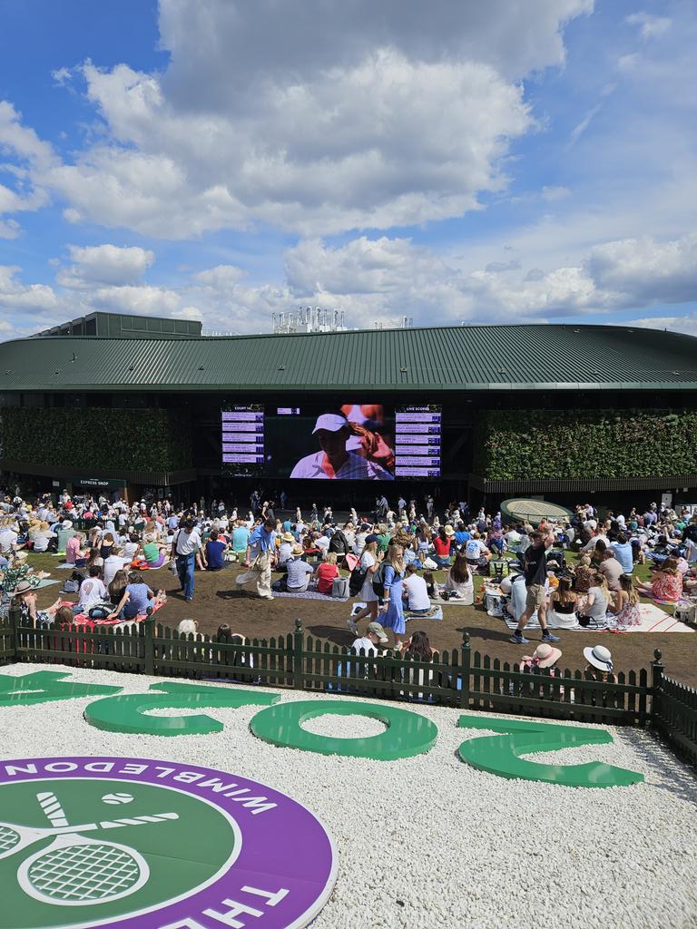 Enjoying the views from Henman Hill!

#TeamNB
#InspiredBySport
<a href="/noelbakerlead/">Noel Baker Academy</a>

🔵🟠🔴