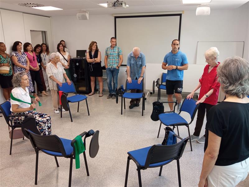 🚀La cap de la Unitat d’Activitat Física de l’OMS, <a href="/Fiona_bull/">fiona bull</a>, ha visitat avui el #CAPVilaOlímpica, acompanyada de representants del <a href="/salutcat/">Salut</a> i del #PSPereVirgili.

🏋️Li hem presentat el Pla d’Activitat Física, Esport i Salut (PAFES) i el projecte #ÀgilBCN.