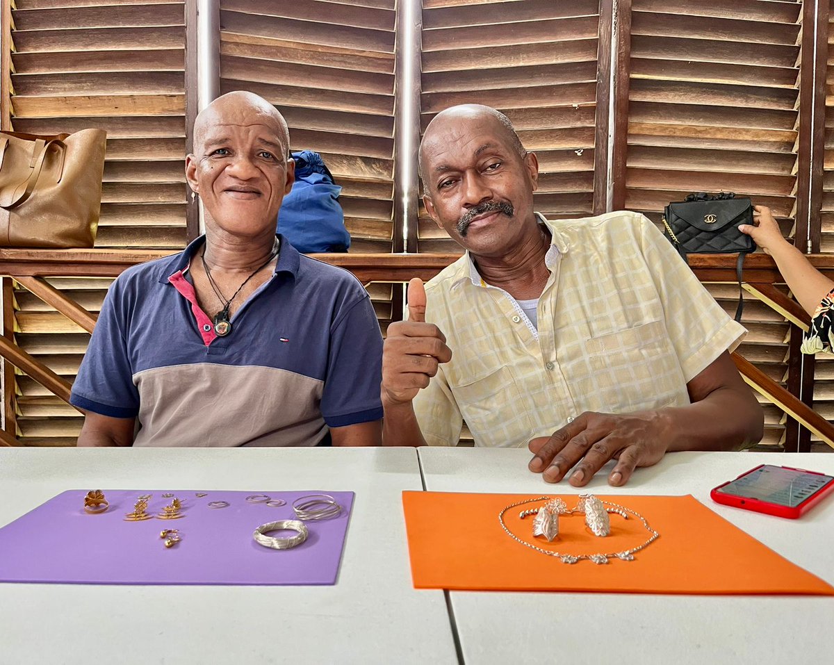 La Escuela Taller de Tumaco, en alianza con <a href="/mincultura/">MinCultura Colombia</a> (a través de la DEDE; y el <a href="/EscuelaTallerCT/">Escuela Taller CTG</a>) se complacen en anunciar el inicio del Proyecto Raíz, donde 60 aprendices provenientes de Pacifico Nariñense  busca Transformar el Ecosistema Cultural de la Moda en el Territorio.
