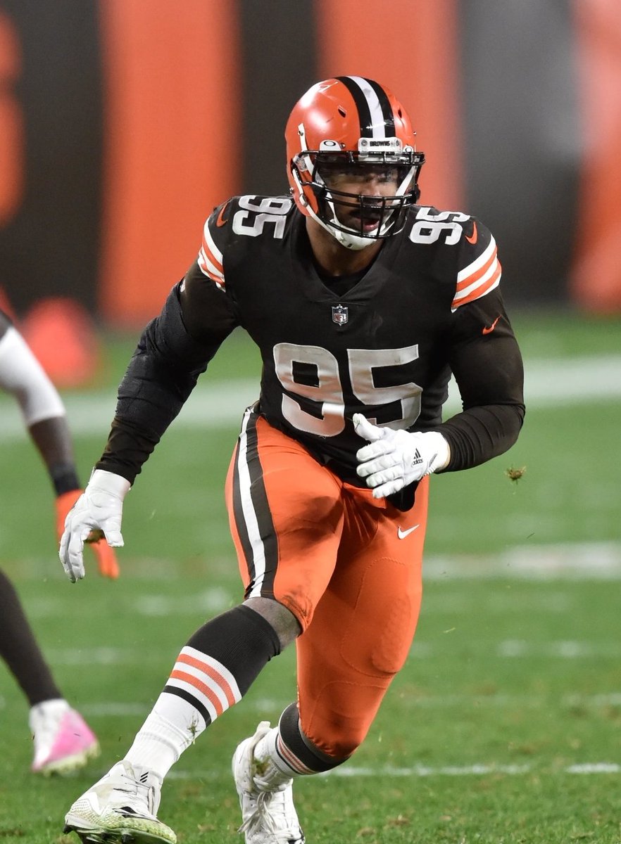 FunFootballPod's tweet photo. Myles Garrett is NOT available. Who is the BEST Defensive Player in the NFL TODAY? https://t.co/hrk0YW7tdY