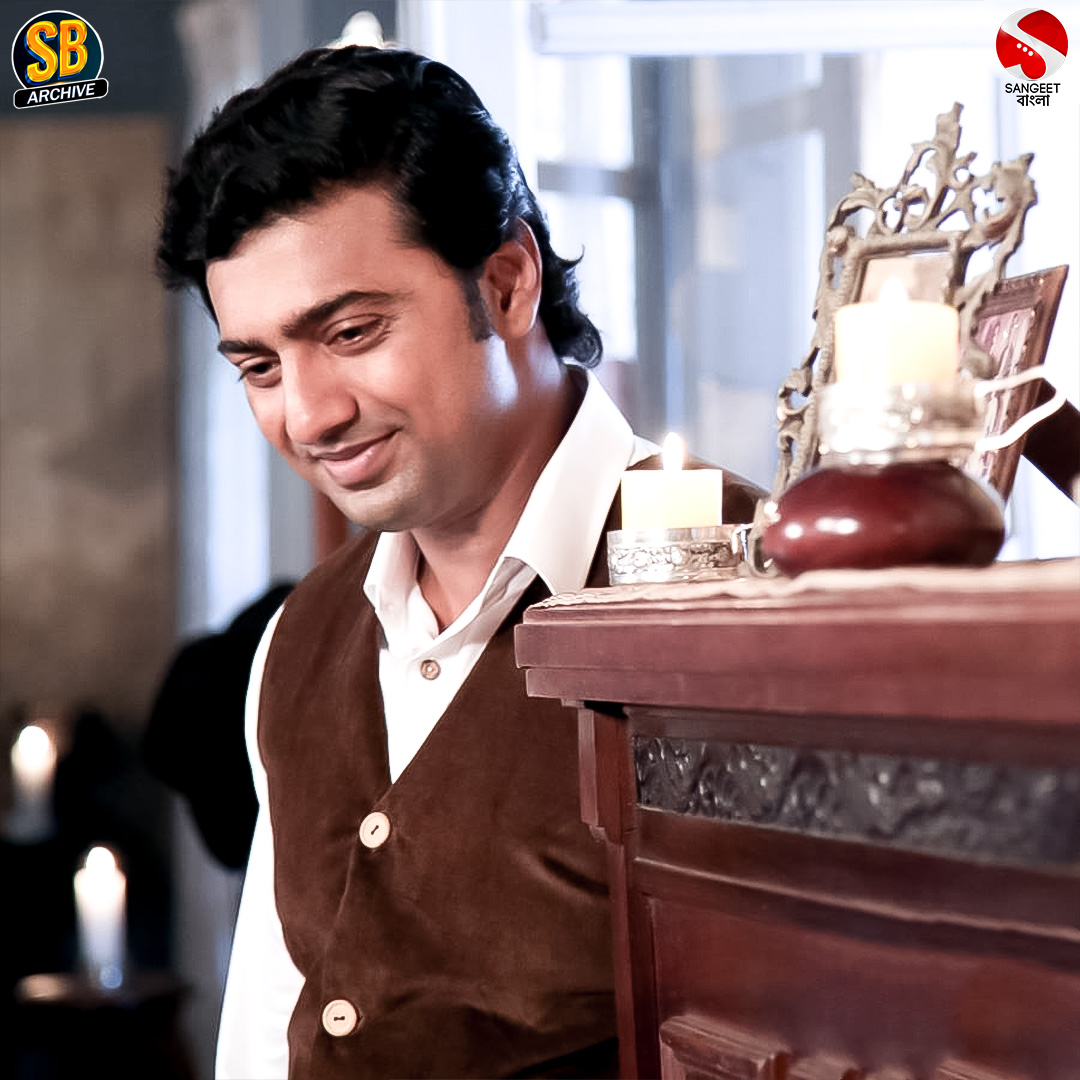 SangeetBangla's tweet photo. #SBArchive থেকে রইল @idevadhikari-এর এই exclusive ছবি!
এই ছবিটি কোন সিনেমার ? comment করে জানাও
#Dev #SBArchive #BanglaMovie #BengaliActor #BengaliFilm #Celebrity #SangeetBangla #HullorHoyeJak https://t.co/rLsloCGqDg