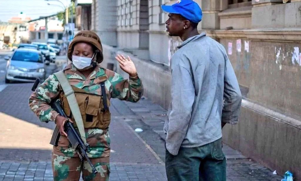 DefneyOwuor's tweet photo. Police officers to Kindiki  right now 😅😅#cabinetdissolved https://t.co/zQTImWEsdk